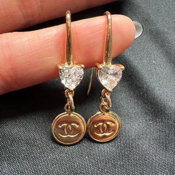 Chanel CC Crystal and Pearl Drop Earrings - Picture 8 of 9